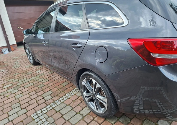 Kia Ceed cena 40500 przebieg: 200000, rok produkcji 2015 z Wojkowice małe 781